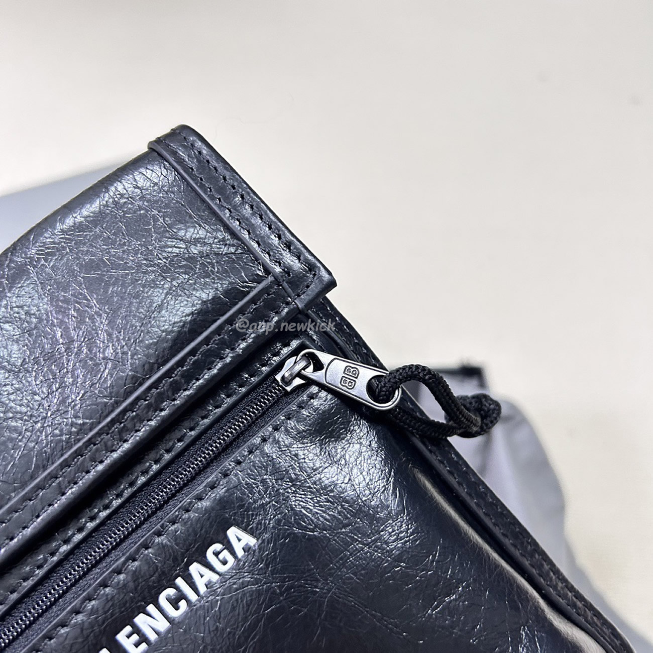 Balenciaga Explorer Arena Cracked Leather Messenger Bag Black (16) - newkick.cc